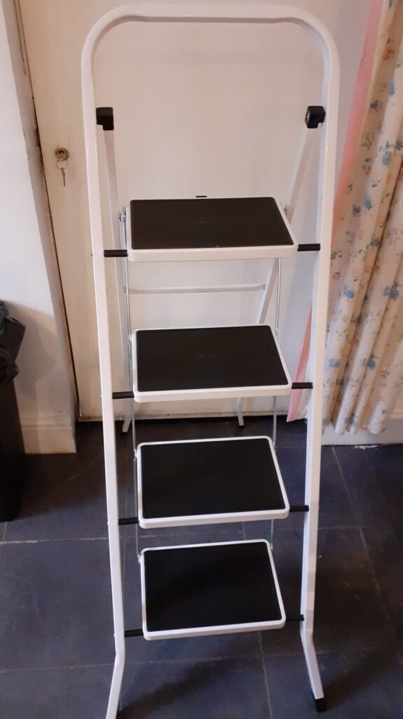 NEW FOLDABLE 4 STEP STEEL LADDER NON SLIP TREAD STEPLADDER SAFETY KITCHEN HOME INDUSTRIAL DIY | STEEL CONSTRUCTION STRONG DURABLE LONG LASTING | FOLD SPACE SAVING
